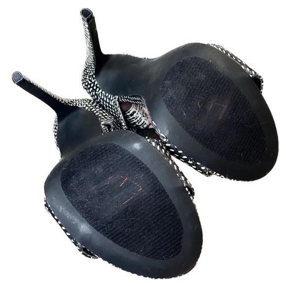 Steve Madden ‘Mira’ Heels in Black Size 7M - Picture 9 of 10